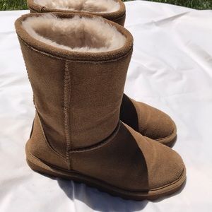 Bearpaw tan suede boots size 6